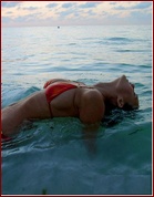 bar-refaeli_09.jpg - 83 KB