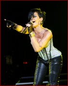 rihanna_13.jpg - 105 KB