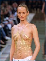 Amber Valletta Nude Pictures