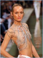 Amber Valletta Nude Pictures