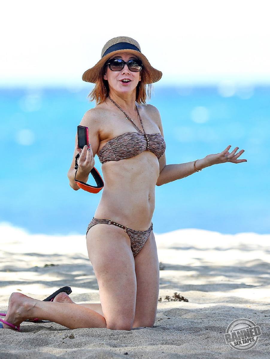 Alyson Hannigan Nude On The Beach
