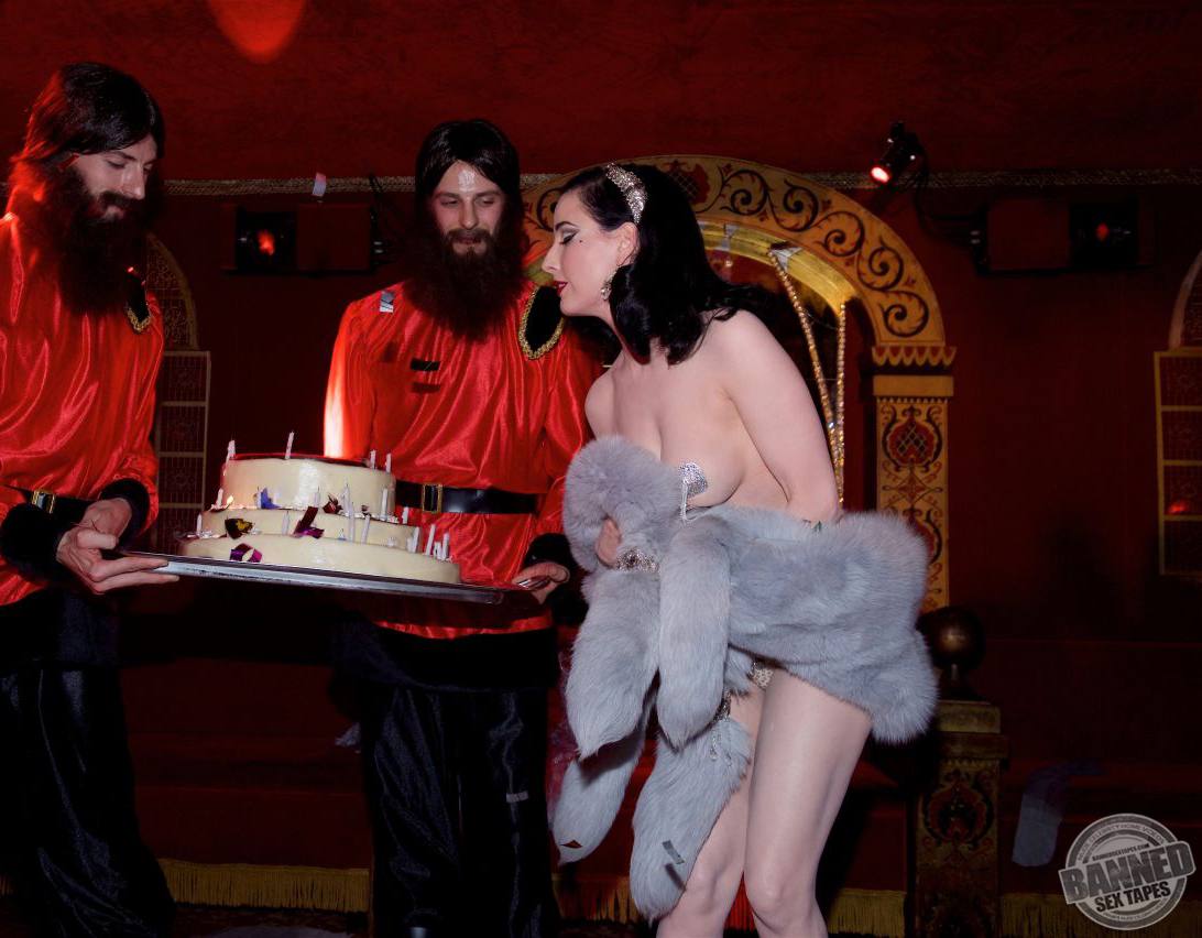 Dita Von Teese Nude Pictures 60