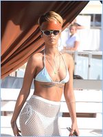 Rihanna Nude Pictures