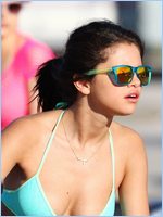 Selena Gomez Nude Pictures