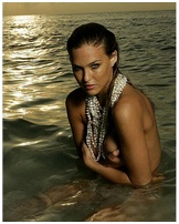 bar-refaeli_02.jpg - 108 KB