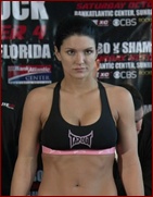 gina-carano_03.jpg - 101 KB