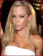 kendra-wilkinson_10.jpg - 132 KB