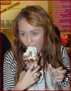 miley-cyrus_08.jpg - 160 KB