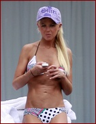 tara-reid_01.jpg - 76 KB