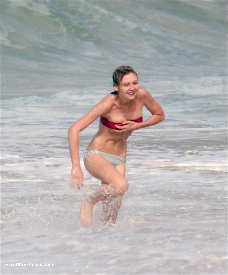 Kirsten Dunst Papaprazzi Oops And Bikini Shots