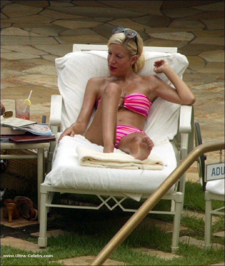 Tori Spelling Paparazzi See Thru And Bikini Shots