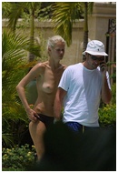 claudia-schiffer_09.jpg - 220 KB